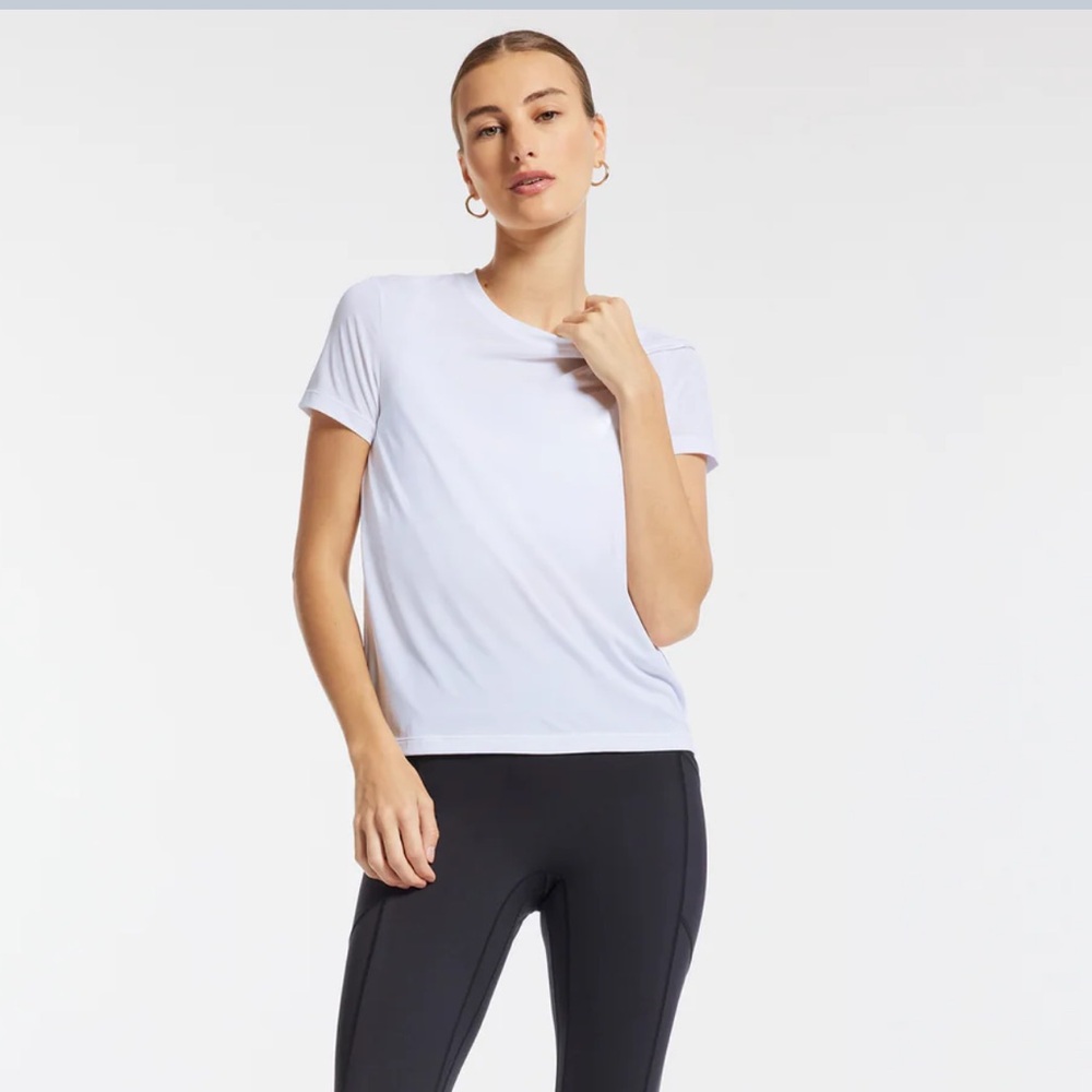 NWOT Bandier Featherweight Short Sleeve T Shirt